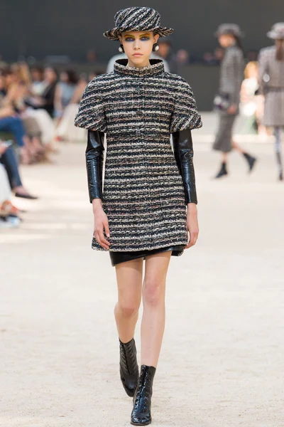 Look 19